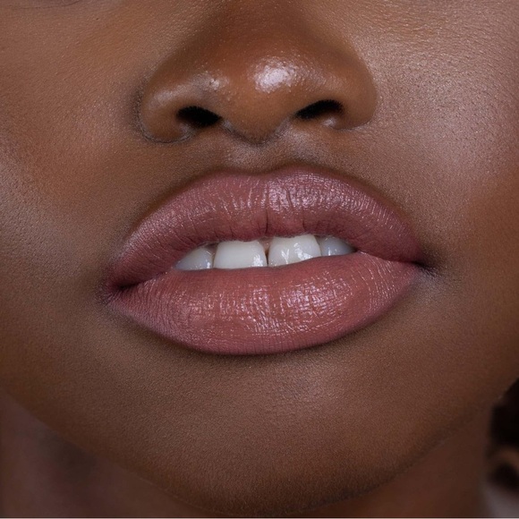 Longwear Demi-Matte Lip Line | Smudge-Proof, Easy Glide, Hydrating, Long-Lasting - Picture 8 of 10